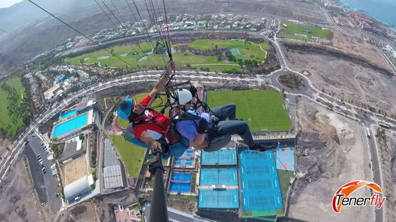 Explorando los cielos: Parapente sobre Top Training Tenerife